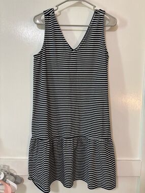 Navy and white v neck sleeveless dress M NWOT